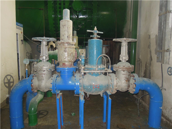 上圖為崗曲河電站使用的中基ZJY46H活塞式減壓閥其中之一,直徑200mm